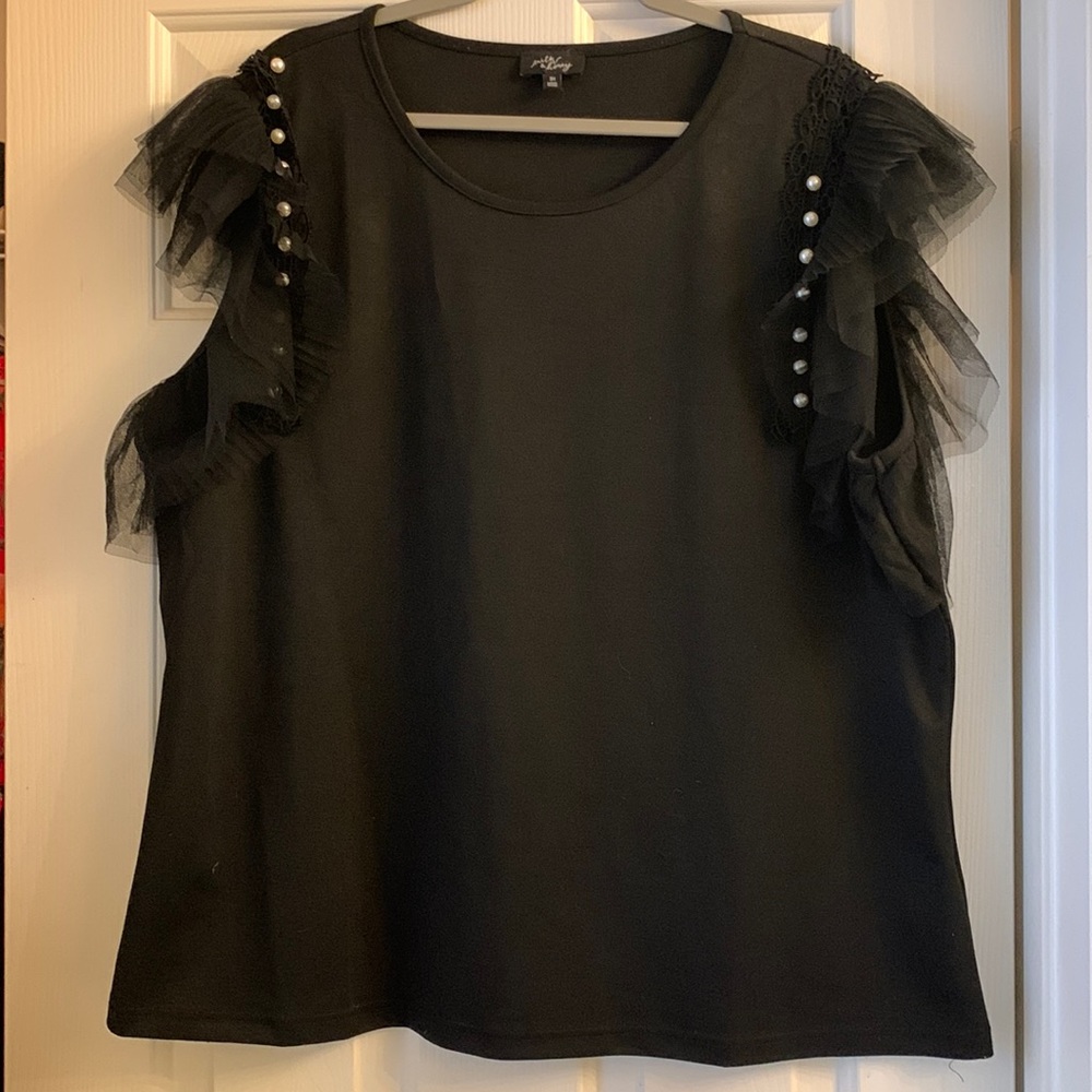 Black top with tulle sleeves and pearls 🖤